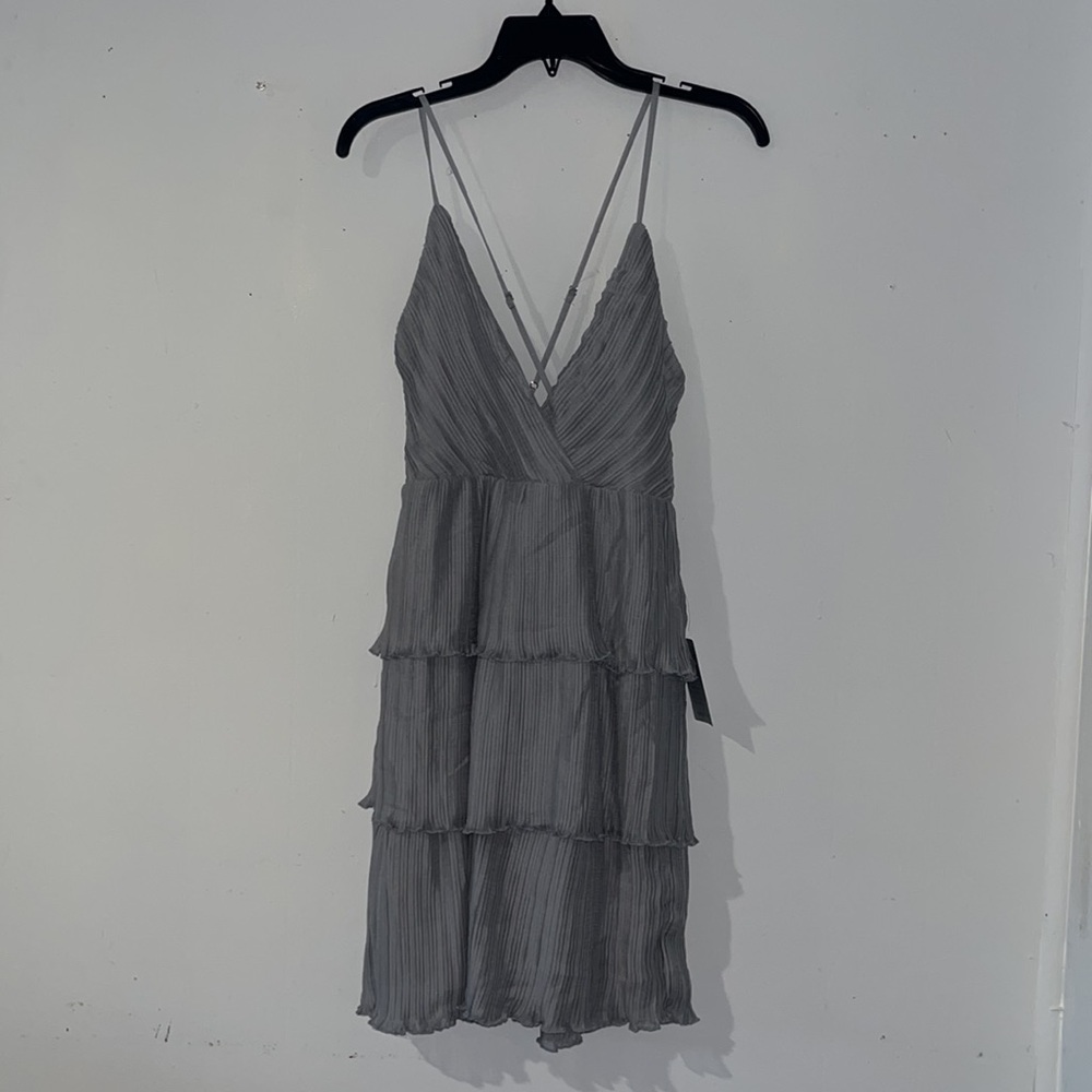 LULUS CHEERS AND TIERS GREY
CHIFFON PLEATED SURPLICE TIERED Mini
DRESS M - Picture 6 of 14